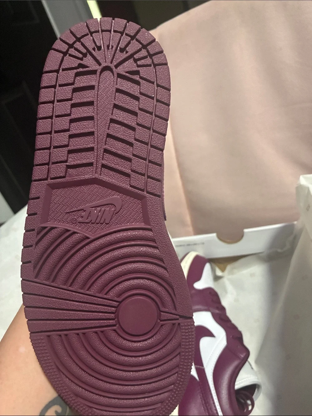 Nike Low Top Sneakers - White & Burgundy